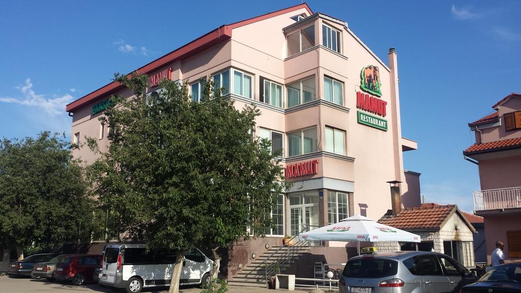 Guest House Mamut Kaštela Exterior foto