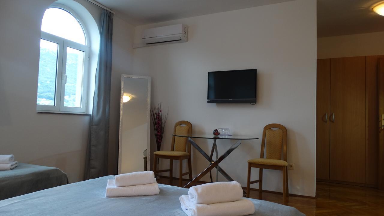 Guest House Mamut Kaštela Exterior foto